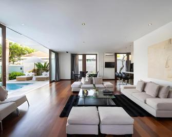 C151 Smart Villas at Seminyak - Kuta - Olohuone