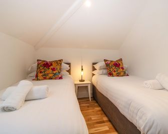 Riviera Heights - Paignton - Bedroom