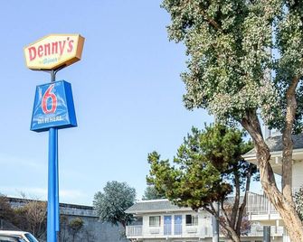 Motel 6 Hayward - Hayward