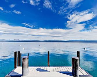 Classic chalet w/hot tub, boat launch & Gas grill - Tahoe City - Pool