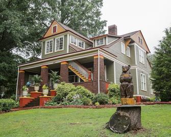 Bear House 1890, Sherfey Suite, Perfect Getaway, Walk to Cafes, Outdoor Activity - Chattanooga - Building