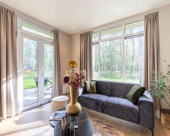 Comfortable holiday home with a garden - Haarle - Sala de estar