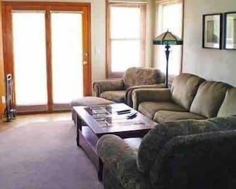French Ridge Condominiums - Breckenridge - Living room