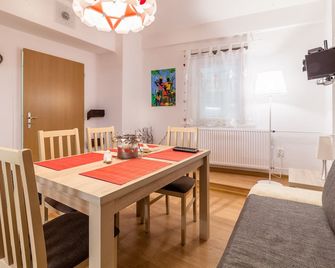 아파트먼트 U 메드비드쿠 - 카를로비바리 - 다이닝룸