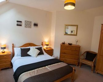 Glenernan Self Catering Cottages - באלאטר - חדר שינה