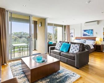 Beachfront Resort Torquay - Torquay - Living room
