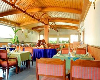 Hotel Cee Cee Tower - North Paravoor - Restaurante