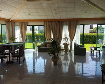 Mandalena Hotel Apartments - Protaras - Living room