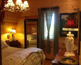 The chalet on high meadows - hear the silence - Black Hawk - Bedroom