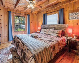 Cabin Fever - Hot Tub, Game Room, 3 King Beds - Dahlonega - Bedroom