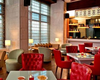 Golden Tulip Lucknow - Lucknow - Oleskelutila