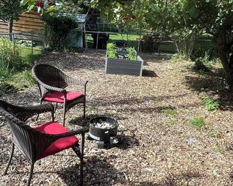 Home away from Home - Rocky Mountain House - Innenhof