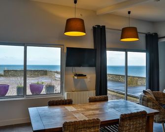 Domaine du Grand Bec - Le Loft, swimming pool, tennis court, beach, sea view - Villerville - Salle à manger