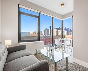 Global Luxury Suites at The Arches - Bronx - Living room