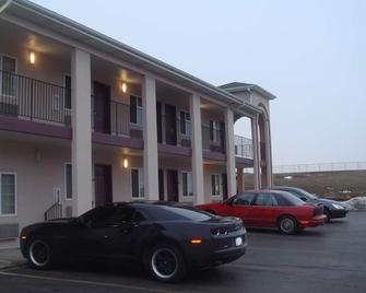 Townhouse Inn & Suites Omaha - Omaha - Building
