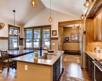 Dog-friendly Cabin in the Heart of Grand Lake! - Grand Lake - Küche