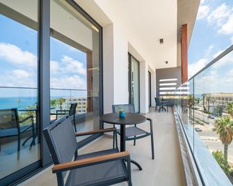 Waterside Sea View Apartments - Paphos - Balkon
