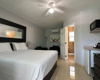 White Horse Motel - Lake Worth