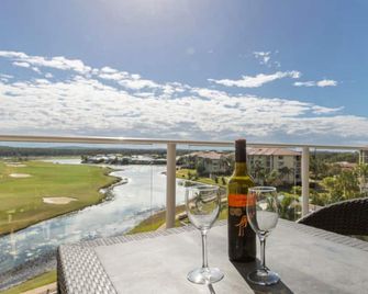 Pelican Waters U425 Studio With Golf Course Views - Pelican Waters - Balcón