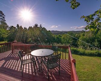 Amazing View, Walk To Lake, Very Central, Borders State Park. Newly Renovated! - Waterbury Center - Restaurant