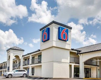 Motel 6 White House Tn - White House - Building
