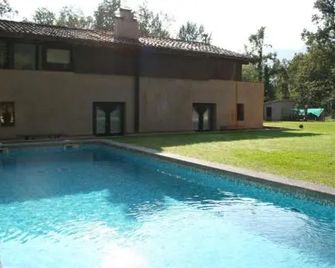 Mas Masnou - Olot - Pool