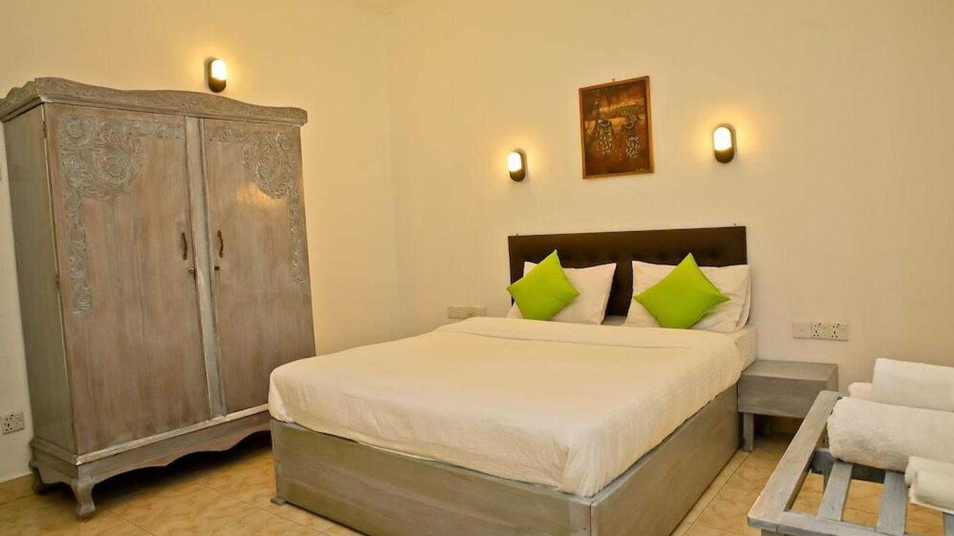 Negombo Beach by Flipflop Hostels
