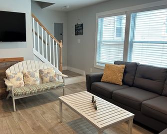 Lbi Ship Bottom New Rental Two Bedroom Beach Block Great Location 101 E 28th St - Ship Bottom - Sala de estar