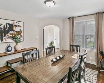 Homewood Haven 3br Near Chicago & Metra Stration - Homewood - Comedor