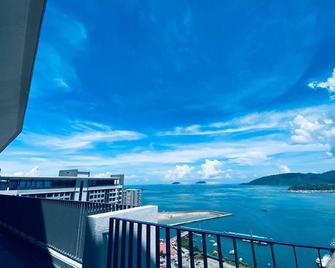 Jesselton Quay Citypads - Kota Kinabalu - Balkon