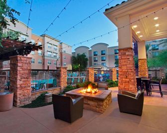Residence Inn by Marriott Phoenix Glendale Sports & Entertainment District - Glendale - Balkong