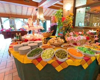 Verde Azzurro Holiday Village - Cingoli - Buffet