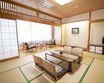 Chres - Kochi