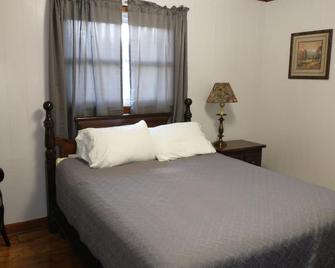 Teresa's Get-A-Ways: Apt. #2 - The Calderwood: Spacious and Restfulbr8287350996 - Robbinsville - Ložnice