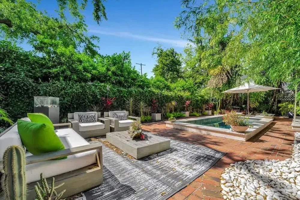 The Royale 2B 4B Luxury Garden Pool Yoga Room - تامبا - شرفة مرصوفة