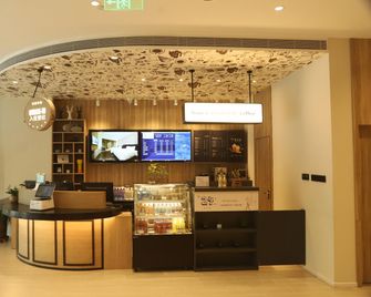 Hanting Premium Hotel Xingtai City Nanhe County Heyang Street - Xingtai - Front desk