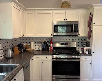 Christina Lake Westlake ristini » - Christina Lake - Kitchen