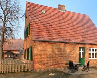 Holiday in the heart of the Mecklenburg Lake District - and near the Baltic Sea - Linstow - Gebäude