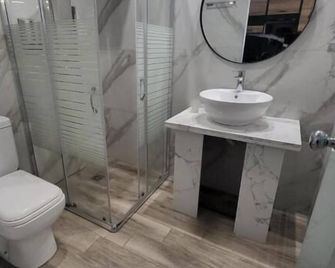 Diamond Piraeus Port - Piraeus - Badkamer