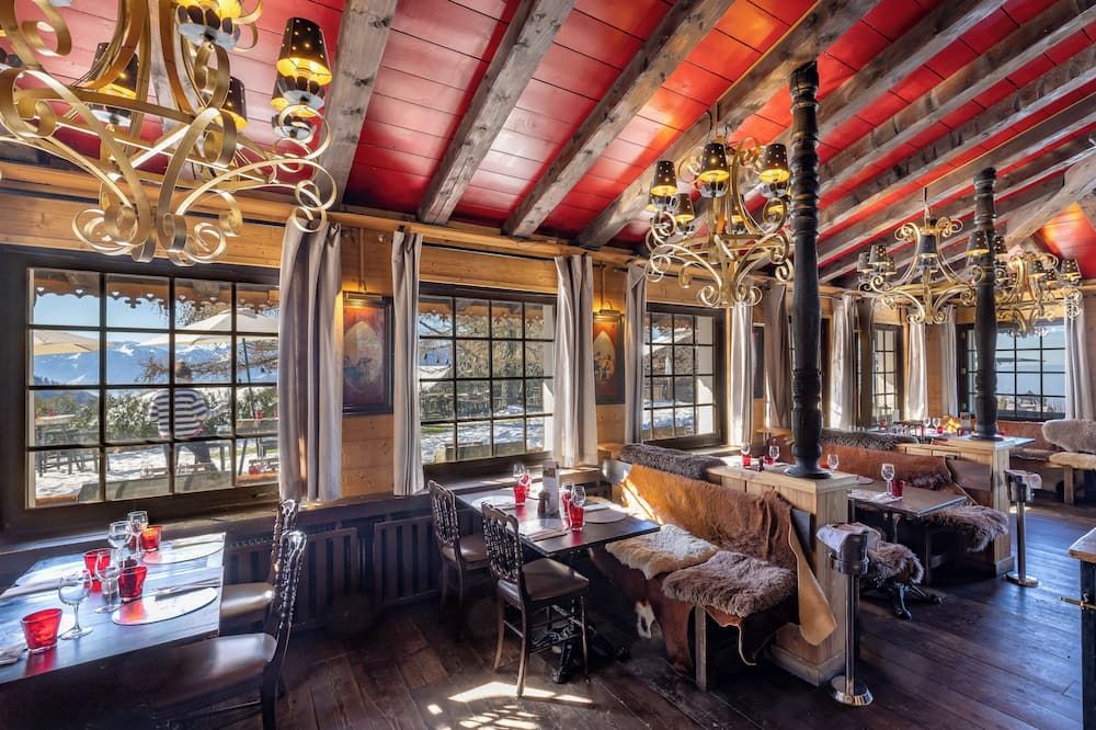 Le Coucou Hotel Restaurant & Lounge-Bar