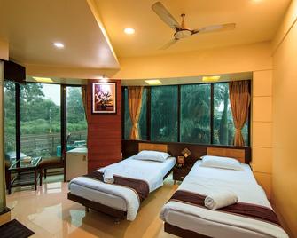 La Hotel Metro Near Bkc - Mumbai - Bedroom