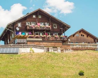 Mountain farm; historical wood construction; free-standing at 900m on the mountain - Mittersill - Gebäude