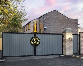 The Suites Inn Hotel - Brierley Hill - Edifício