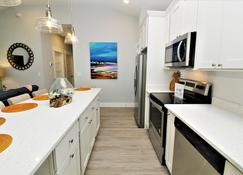 Beacon Quarters By Kees Vacations - Corolla - Cocina