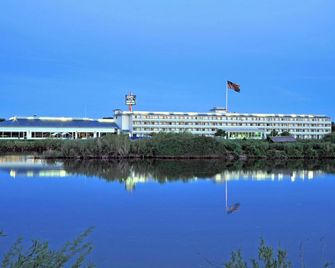 One Lovely King Unit! Pool, Hot-Tub, Spa, Parking! - Idaho Falls - Bâtiment