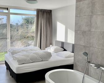 Luxury 8 person 'Golf Villa Texel' near the sea - De Cocksdorp - Schlafzimmer