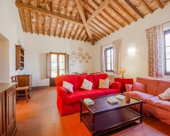 Quaint Farmhouse in Capannoli With Swimming Pool - Terricciola - Living room