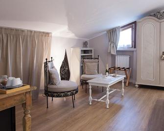 La Pulcia B&B - Gradara - Wohnzimmer