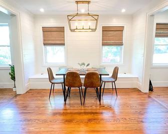 Downtown Aiken- The Collins Property - Aiken - Dining room