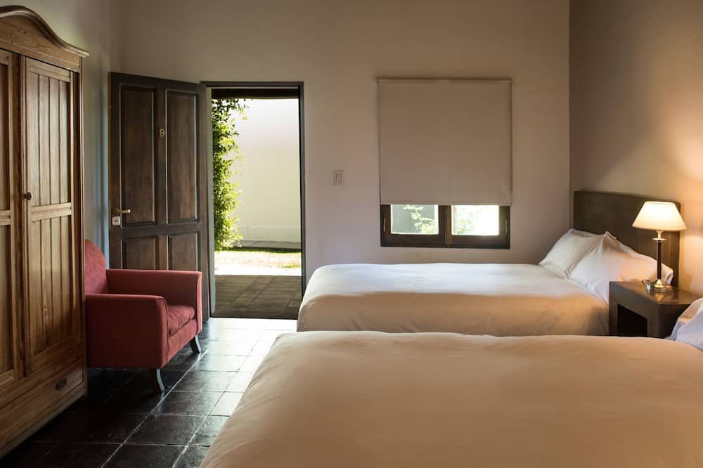 Postales By Dot Boutique